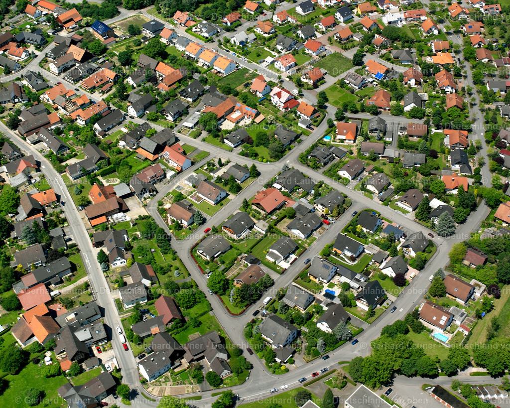 2626286 | GOLDSCHEUER 09.06.2006 Wohngebiet einer Einfamilienhaus- Siedlung  in Goldscheuer im Bundesland Baden-Württemberg, Deutschland // Single-family residential area of settlement  in Goldscheuer in the state Baden-Wuerttemberg, Germany Foto: Gerhard Launer