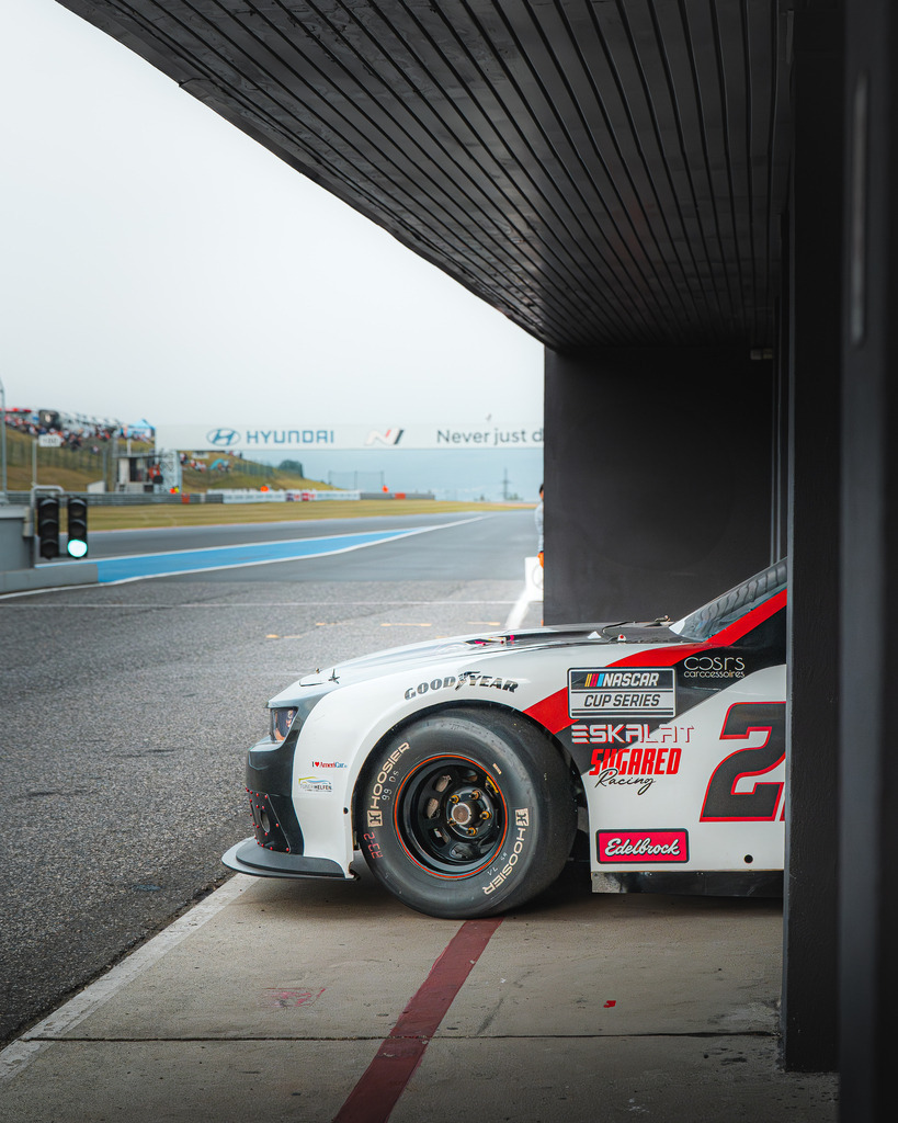_DSC4355-Enhanced-NR | Exklusive Motorsport-Fotografie aus Leipzig von TXO Media – für Rennfahrer, Teams & Sponsoren. Sausemuth liefert starke Bilder, die Emotion zeigen. Jetzt buchen & glänzen! - Realisiert mit Pictrs.com