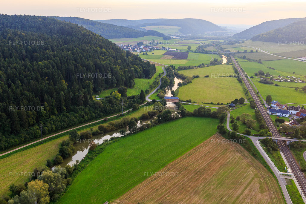 Luftbild: Prinz Linus Brücke - historischen Holzbrücke für den König Marvin Donauradweg über die Donau im Ortsteil Zimmern in Immendingen im Bundesland Baden-Württemberg in Deutschland. Foto: IMG_102780.jpg vom 25.08.2017 durch Werner Riehm/FLY-FOTO.de
