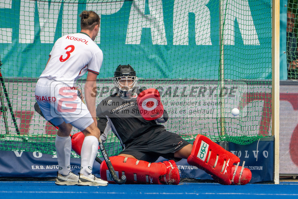 Final4_20250601-1536-Z09_4777 | Krefeld, Deutschland, 01.06.2025:  Feldhockey Final4 2025 – „Deutsche Feldhockey-Meisterschaften 2025“ Crefelder HTC - Rot-Weiss Köln (Finale Herren) im Gerd-Wellen-Hockeyanlage am 01.06.2025 in Krefeld, Deutschland. (Foto von Kramhöller/Fehrmann/Kaste)Krefeld, Germany, 01.06.2025: Feldhockey Final4 2025 – „Deutsche Feldhockey-Meisterschaften 2025“ Harvestehuder HTC - Düsseldorfer HC (Finale Damen) in Gerd-Wellen-Hockeyanlage at 01.06.2025 in Krefeld, Deutschland. (Foto from Kramhöller/Fehrmann/Kaste)