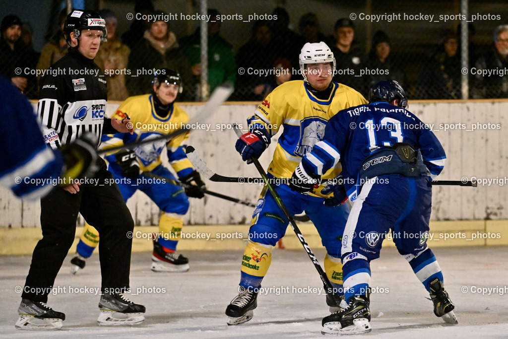 ELV Zauchen vs. EC Tigers Paternion  | #13 Wolf Marlon EC Tigers Paternion, #78 Urbanek Markus ELV Zauchen, UNTERWEGER Dominik Referee, ELV Zauchen vs. EC Tigers Paternion , ELV Zauchen vs. EC Tigers Paternion  am 02.01.2025 in Eisoval Zauchen (Stadthalle Villach), Austria, (Photo by Bernd Stefan)