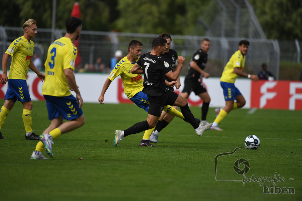 SV Atlas-Delmenhorst-Borussia Mönchengladbach | DFB-Pokal 1. Runde;SV Atlas Delmenhorst (gelb)-Borussia Mönchengladbach (schwarz) am 17.08.2025 in Oldenburg (Marschweg-Stadion), Photo: Philip Eiben 2025 - Realisiert mit Pictrs.com