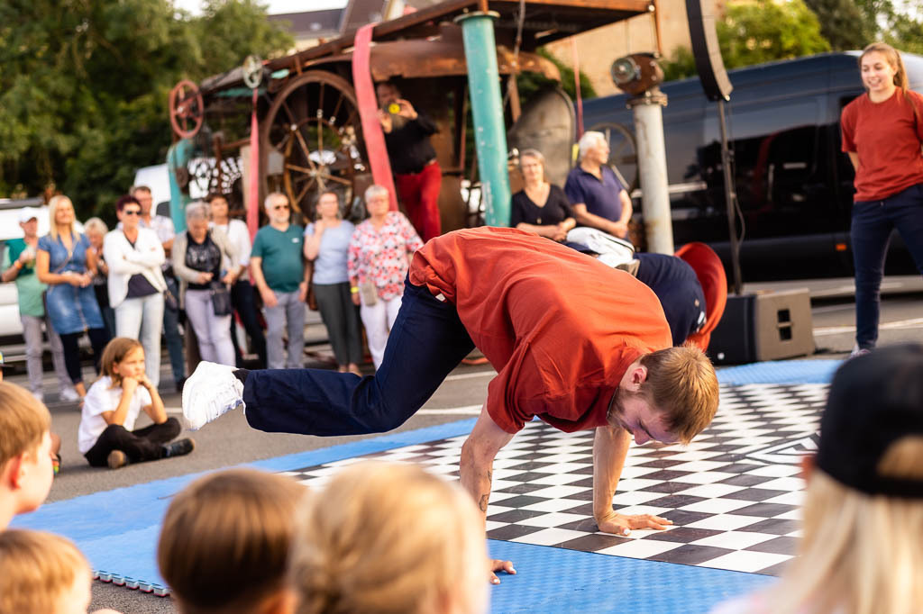 Breakdance mit The Saxonz am Forte Belvedere Leisnig | Breakdance mit The Saxonz am Forte Belvedere Leisnig zum Festival Hallo Leisnig 2022. - Realisiert mit Pictrs.com