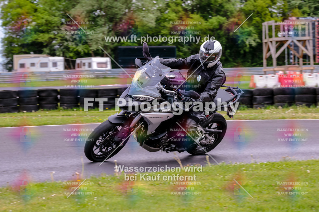 MotoTeamVBK-20237 | Hier findet Ihr Bilder von Touristenfahrten auf der Nürburgring Nordschleife oder von anderen Veranstaltungen die ich besucht habe. Viel Spass beim Durch Schauen 