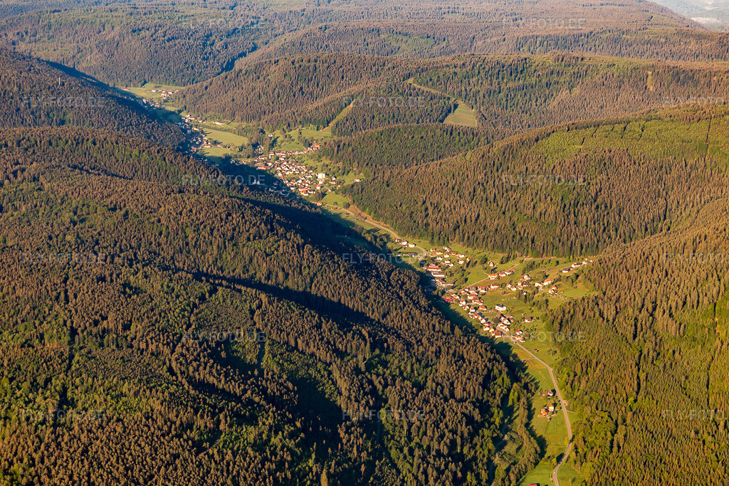 Luftbild: Ortsansicht aus Nordosten im Ortsteil Nonnenmiß in Bad Wildbad im Bundesland Baden-Württemberg in Deutschland. Foto: IMG_114342.jpg vom 30.05.2019 durch Werner Riehm/FLY-FOTO.de