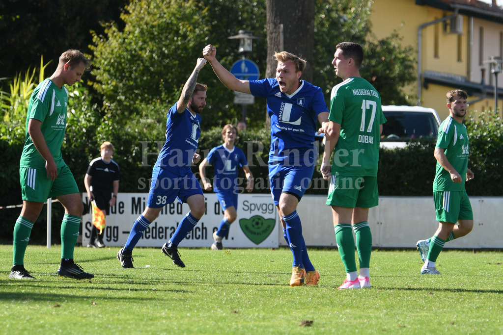 SpVgg Niederalteich : 1. FC Viechtach | Torjubel von Sebastian Köppl (1. FC Viechtach) - Realisiert mit Pictrs.com