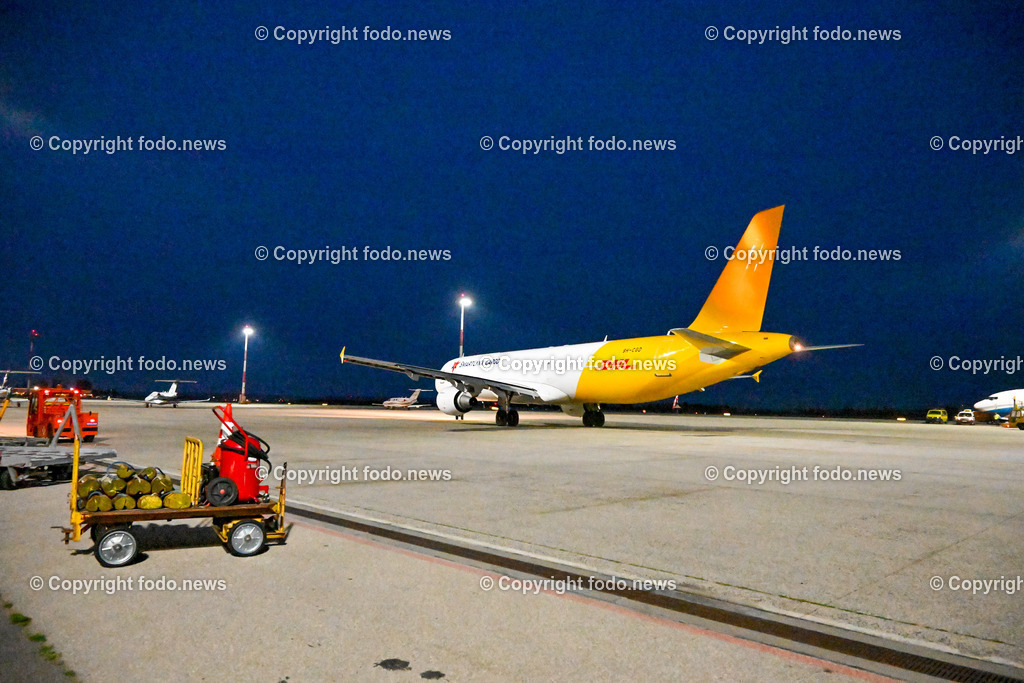 DHL Hoersching_ Warehouse_ Pakete_ Flugzeugbeladung_ 26.06.2023-89 | 26.06.2023, Linz Hoersching, AUT, DHL Hoersching, Warehouse, Flugzeugbeladung Pakete, im Bild Frachtflugzeug nach Beladung beim Abflug