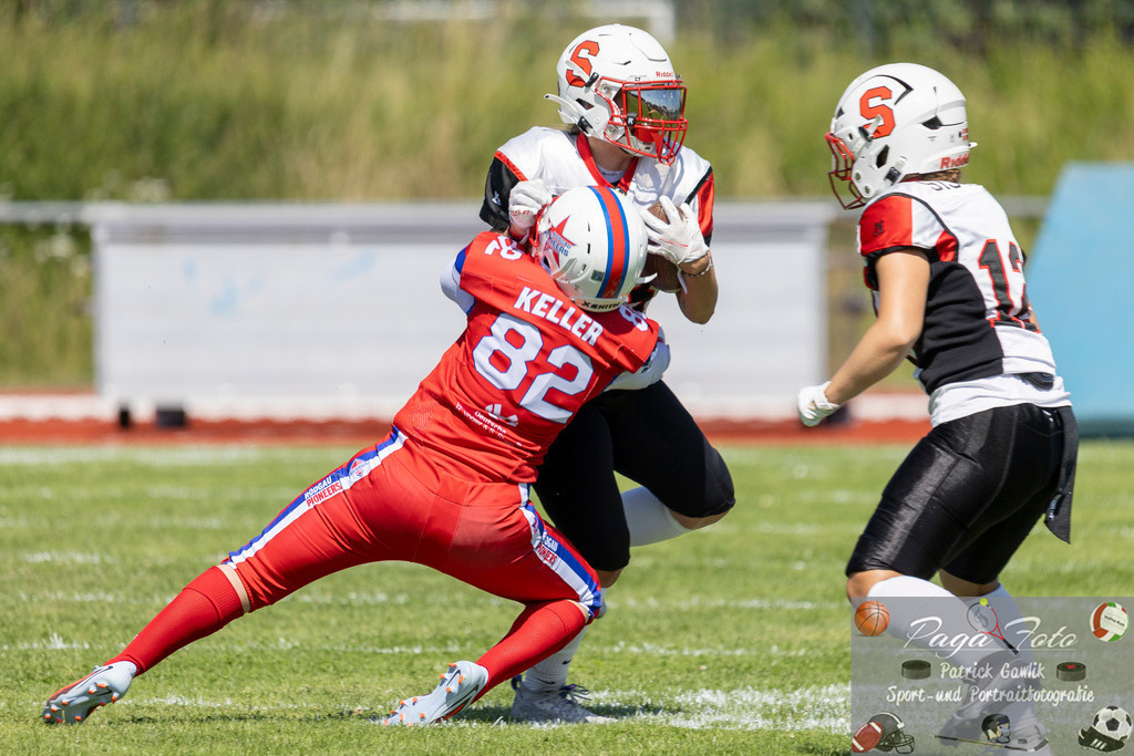 GFLW 1: German Football League Women 1: Rodgau Pioneers Ladies - Stuttgart Scorpions Sisters, 07.06.2026 | Julia Keller (Rodgau Pioneers Ladies #82) tackled Nova Miranda Annica Semler (Stuttgart Scorpions Sisters #13), Rodgau Pioneers Ladies - Stuttgart Scorpions Sisters, Rodgau, Maingau-Energie-Stadion "Am Weichsee", 7.6.2026 - Realisiert mit Pictrs.com