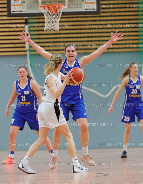 HTG Bad Homburg 2 bleibt Tabellenführer | 03.03.2024 Basketball Regionalliga Damen Nord SG Weiterstadt - HTG Bad Homburg 2 (47:56) v. li. Jerrine Steinhoff (6 Bad Homburg 2) Saskia Gießelbach (24 Weiterstadt) (Foto: Peter Henrich) - Realisiert mit Pictrs.com