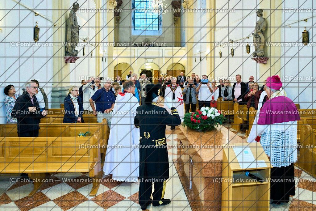 ALP3714_Jeanne de Ferrette_Kranzniederlegung_Johanna von Pfirt_Templer Orden | (C)FotoLois.com, Alois Spandl, 700stes Hochzeitsjubiläum - Albrecht II. mit Johanna von Pfirt in Thann (FR) im März 2024. Empfang des Organistionskommitees aus der Region Ferrette (Pfirt)/Thann aus dem Elsass mit Empfang durch die Stadtgemeinde und Bezirkshauptmannschaft Scheibbs im Schloss Scheibbs und anschließender Kranzniederlegung in der Kartausenkirche über der Krypta des Gründerehepaares durch Mitglieder des Templer Ordens im Beisein von Mitgliedern der Goldhaubengruppen, Fr 22. September 2023.