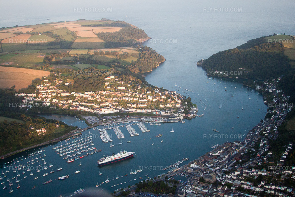Aerial view: Riverbanks along the mouth of the Dart River in Kingswear in the district Kingswear in Dartmouth in the state England, Great Britain.Photo: IMG_19849.jpg taken on 07/25/2009 by Werner Riehm/FLY-FOTO.comResolution of the original: 4752 x 3168 px