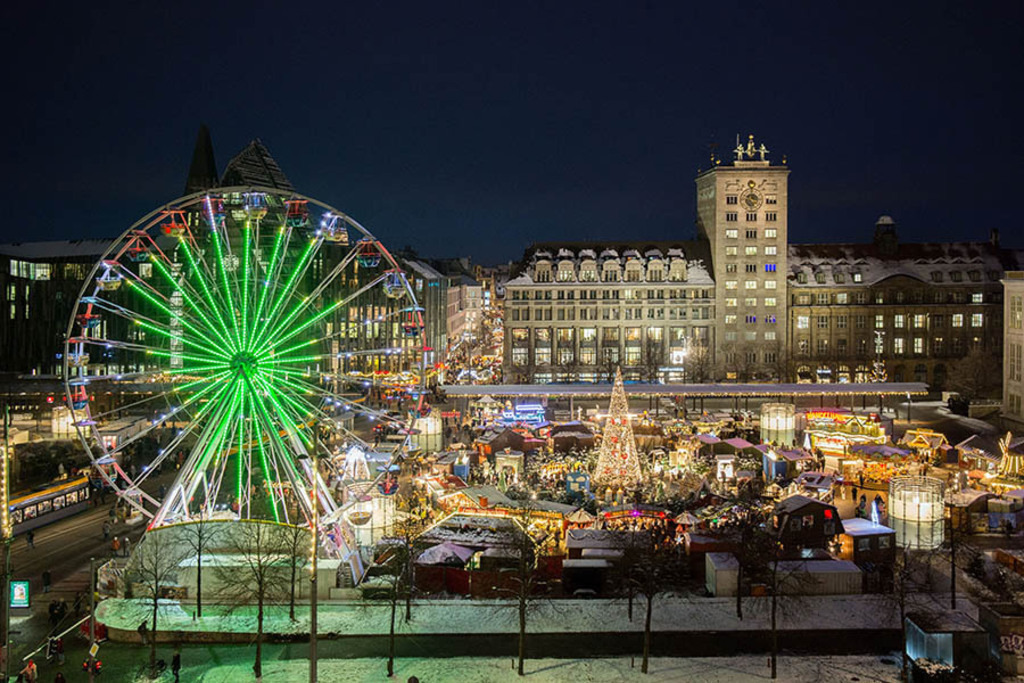 Leipziger Weihnachtsmarkt | Das Team hinter BILDLEXIKON LEIPZIG bündelt historische wie aktuelle Informationen über die Stadt Leipzig in Text und Bild auf einer Plattform und stellt diese der interessierten Öffentlichkeit zur Verfügung.