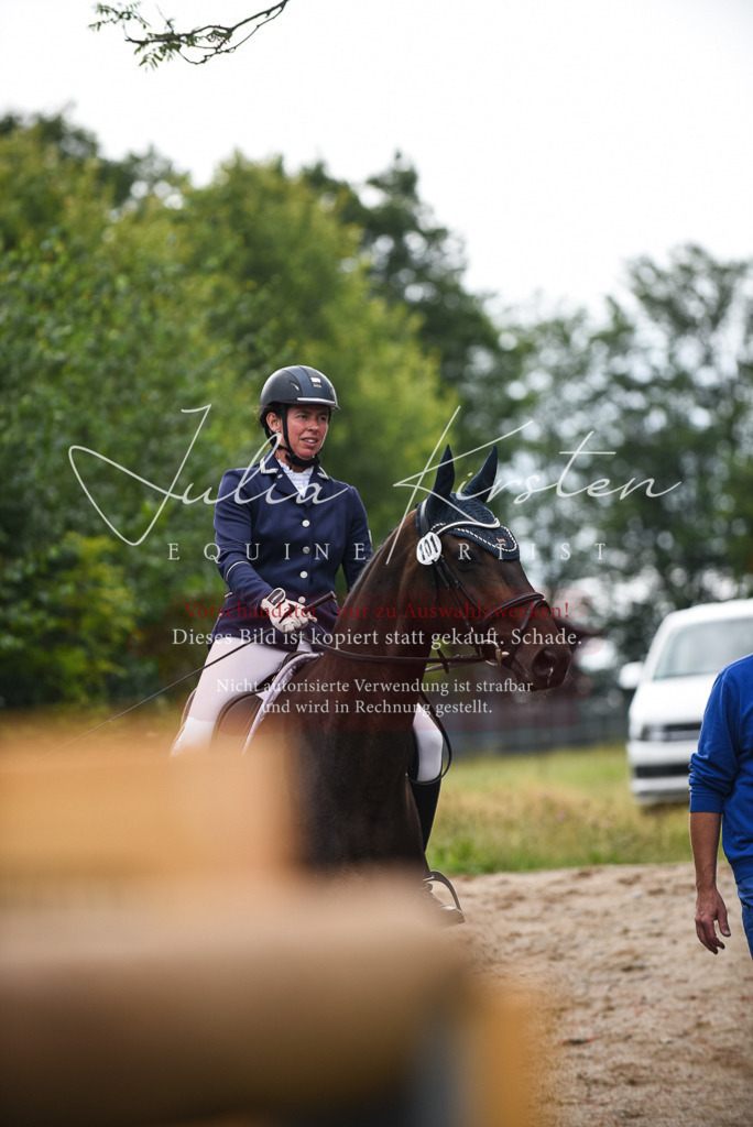 DSC_2994 | Pferde- und Turnierfotografie in Westsachsen. Pferdeportraits, Auftragszeichnungen und intuitive Kunst.
