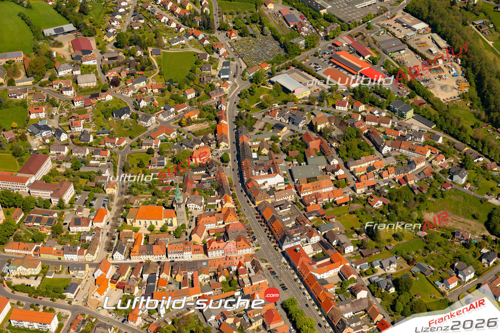 Das Luftbild zeigt :  Erbendorf - Die Luftaufnahme wurde 2024 vom UL-Flugzeug aus erstellt ( keine Drohne ) - Hochauflösende Luftaufnahme - Für grossformatige Ausdrucke geeignet. Die Geschenkidee !Mit Lizenz und Bildrechte bestellbar