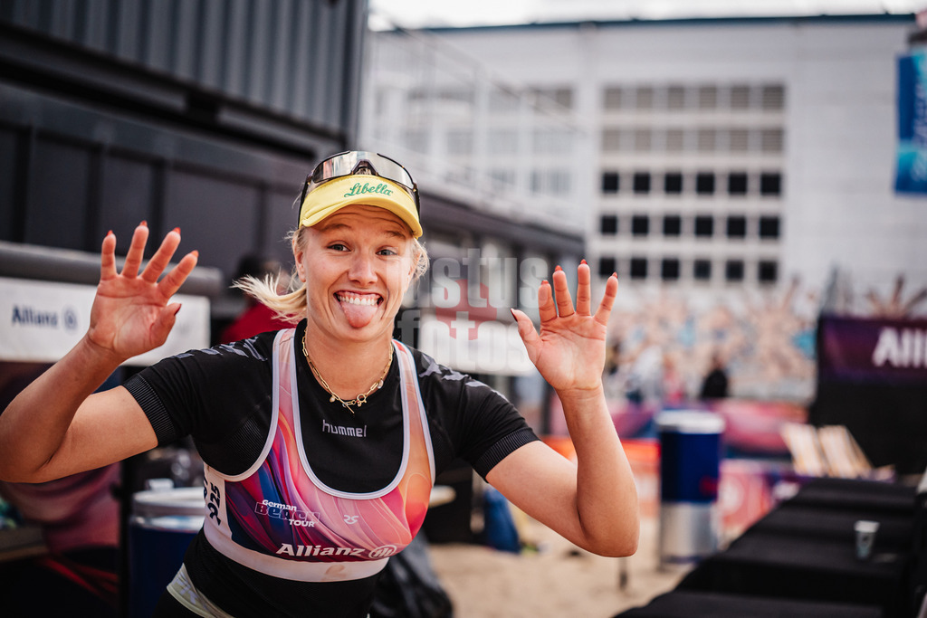 Beachvolleyball | Frauen | Allianz German Beach Tour 2025 | Tourstop Berlin | 22.08.2025 | Chenoa Christ läuft ins Stadion ein
