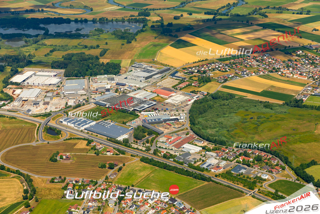 Das Luftbild zeigt : Michelsdorf-Gewerbegebiet Cham - Die Luftaufnahme wurde 2023 vom UL-Flugzeug aus erstellt ( keine Drohne ) - Hochauflösende Luftaufnahme - Für grossformatige Ausdrucke geeignet. Die Geschenkidee !Mit Lizenz und Bildrechte bestellbar