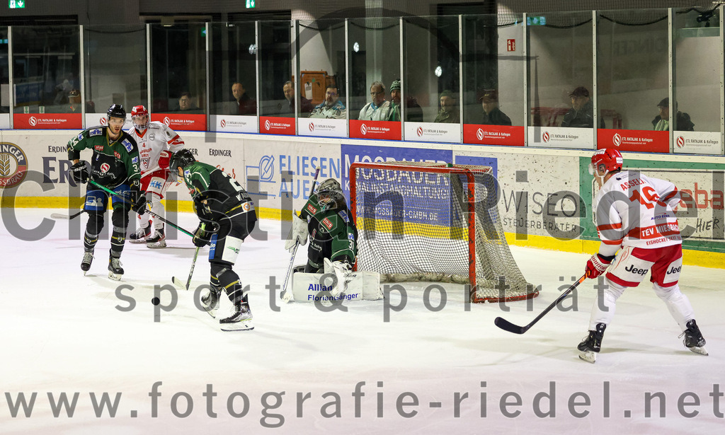 2023-03-10_040_TSV_Erding_gegen_TEV_Miesbach | Erding, Deutschland, 10.03.2023:
Eishockey, Bayernliga Playoffs 2022 / 2023, Halbfinale, TSV Erding gegen TEV Miesbach, Endergebnis: 2:0

Mark Waldhausen (Erding Gladiators, #27), Torwart Christoph Schedlbauer (Erding Gladiators, #31)

Foto: Christian Riedel / fotografie-riedel.net