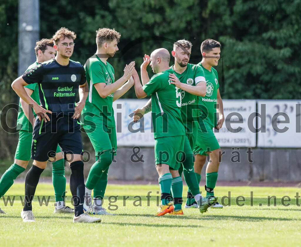 2023-07-09_026_FC_Forstern_gegen_SpVgg_Neuching | Forstern, Deutschland, 09.07.2023:
Fußball, Kreisklasse 2023 / 2024, Testspiel, FC Forstern gegen SpVgg Neuching, Endergebnis: 2:4

Lukas Schindlbeck (SpVgg Neuching, #15), Alexander Huber (FC Forstern, #10), Johannes Kern (FC Forstern, #5), Andreas Ullmann (FC Forstern, #11)

Foto: Christian Riedel / fotografie-riedel.net