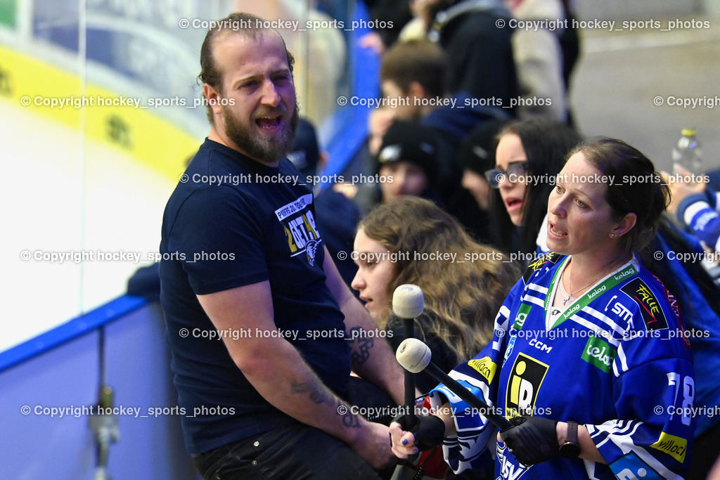 EC IDM Wärmepumpen VSV vs. STEINBACH BLACK WINGS LINZ | EC VSV Fans, Fanclub Blue Devils, Frau Trommler, EC IDM Wärmepumpen VSV vs. STEINBACH BLACK WINGS LINZ, EC IDM Wärmepumpen VSV vs. STEINBACH BLACK WINGS LINZ am 25.10.2024 in Villach (Stadthalle Villach), Austria, (Photo by Bernd Stefan)