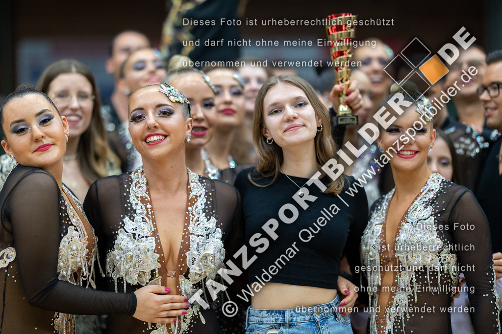 20230415-13521 | Hier finden Sie Tanz Bilder vom Latein und Standard Formationen tanzen. Sportbilder vom Tanzsport. Schöne Fotos und von Weltmeisterschaft, Europameisterschaft, Bundesliga, Regionalliga, Oberliga und Landesliga sowie von GOC Stuttgart, DanceComp, WM Bremen