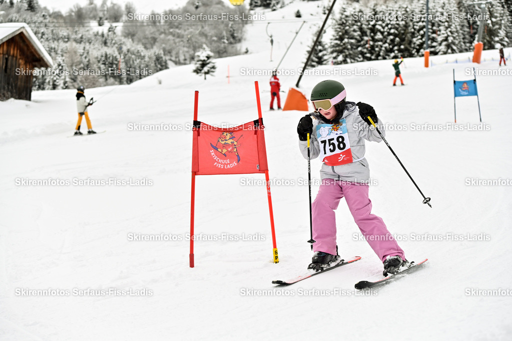 SRF_20.02.2026_0873 | Skirennfotos,Serfaus,Fiss,Ladis,Kinderskirennen,Winter,Tirol,Oberland,skirace,SFL,feelfree,weil wir's genießen,ski,Ski,skifahren,Sonnenplateau, - Realisiert mit Pictrs.com