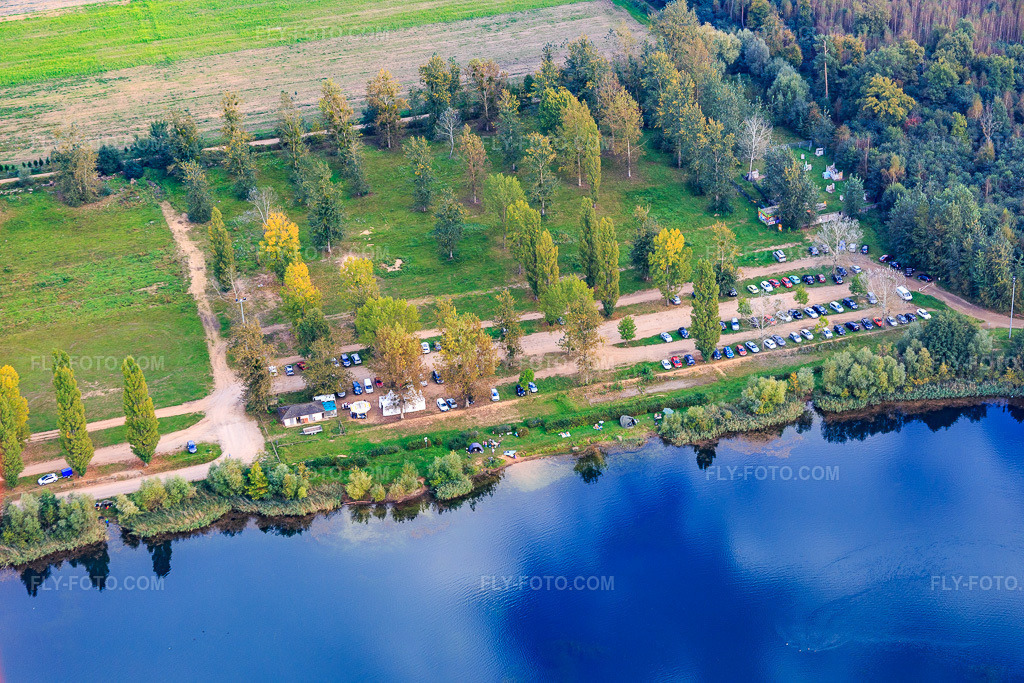 Aerial view: Parking at Plan d'eau, Fun Parc Brumath - Parc De Loisirs in Brumath in the state Bas-Rhin, France.Photo: IMG_074170.jpg taken on 10/04/2014 by Werner Riehm/FLY-FOTO.comResolution of the original: 5472 x 3648 pxActivités plein air Strasbourg : choisissez vos activités pour un week-end dans le Bas-Rhin (Alsace)