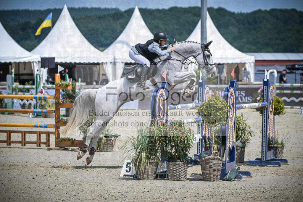 DOS_3547 | Entdecke hochwertige Reitturnierfotos von Foto Oger. Professionell, emotional und authentisch – jetzt Lieblingsmomente im Shop bestellen.Deutschlandweite Turnierfotografie. - Realisiert mit Pictrs.com