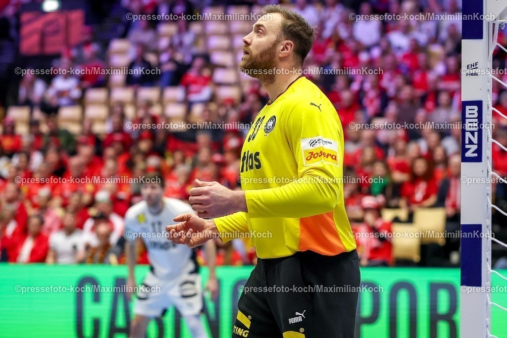 EHF28012602017 | 28.01.2026, Handball, Men's EHF EURO 2026, Deutschland - Frankreich, Jyske Bank Boxen in Herning, Dänemark, Main Round:  Andreas Wolff (Germany #33) gestikulierend auf dem Spielfeld  