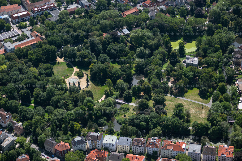 4035660 | BRAUNSCHWEIG 31.07.2020 Parkanlage "Inselwall Park" in Braunschweig im Bundesland Niedersachsen, Deutschland. // Park of "Inselwall Park" in Brunswick in the state Lower Saxony, Germany. Foto: Gerhard Launer