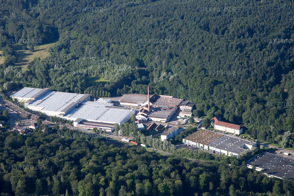 Luftbild: Industriegebiet im Albtal Spinnerei in Ettlingen im Bundesland Baden-Württemberg in Deutschland. Foto: IMG_083980.jpg vom 26.07.2015 durch Werner Riehm/FLY-FOTO.de