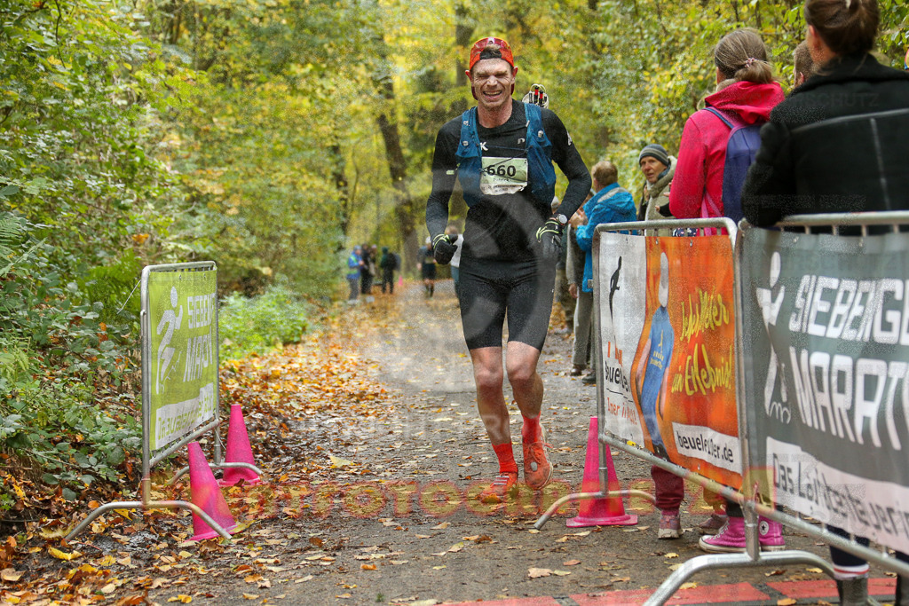 251026_1224_EX1_0305 | Sportfotografie im Rhein-Sieg Kreis, Köln, Bonn, NRW, Rheinland Pfalz, Hessen, etc. Unser Tätigkeitsfeld umfasst den Laufsport vom Volkslauf über den Marathon, Duathlon, Triathon bis zum Ultralauf wie Kölnpfad Ultra oder Schindertrail.
