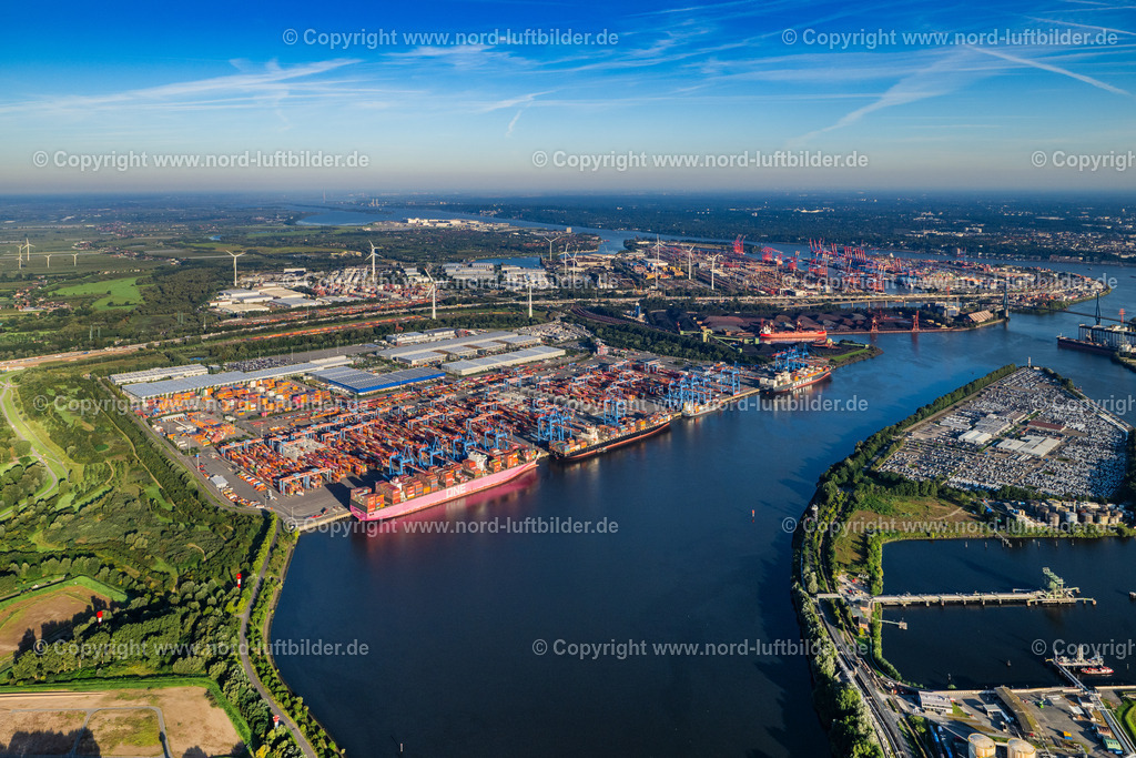 Hamburg_Waltershof_Burchardkai_ELS_9369070923 | HAMBURG 07.09.2023 Containerterminal HHLA Container Terminal Altenwerder (CTA) am Ufer der Elbe im Stadtteil Altenwerder in Hamburg. Weiterführende Informationen bei: HPA Hamburg Port Authority,  Hafen Hamburg Marketing e.V. (HHM),  Hamburger Hafen und Logistik Aktiengesellschaft. // Container Terminal HHLA Container Terminal Altenwerder (CTA) on the Elbe riverbank in the Altenwerder part of Hamburg in Germany. Further information at: HPA Hamburg Port Authority,  Hafen Hamburg Marketing e.V. (HHM),  Hamburger Hafen und Logistik Aktiengesellschaft. Foto: Martin Elsen