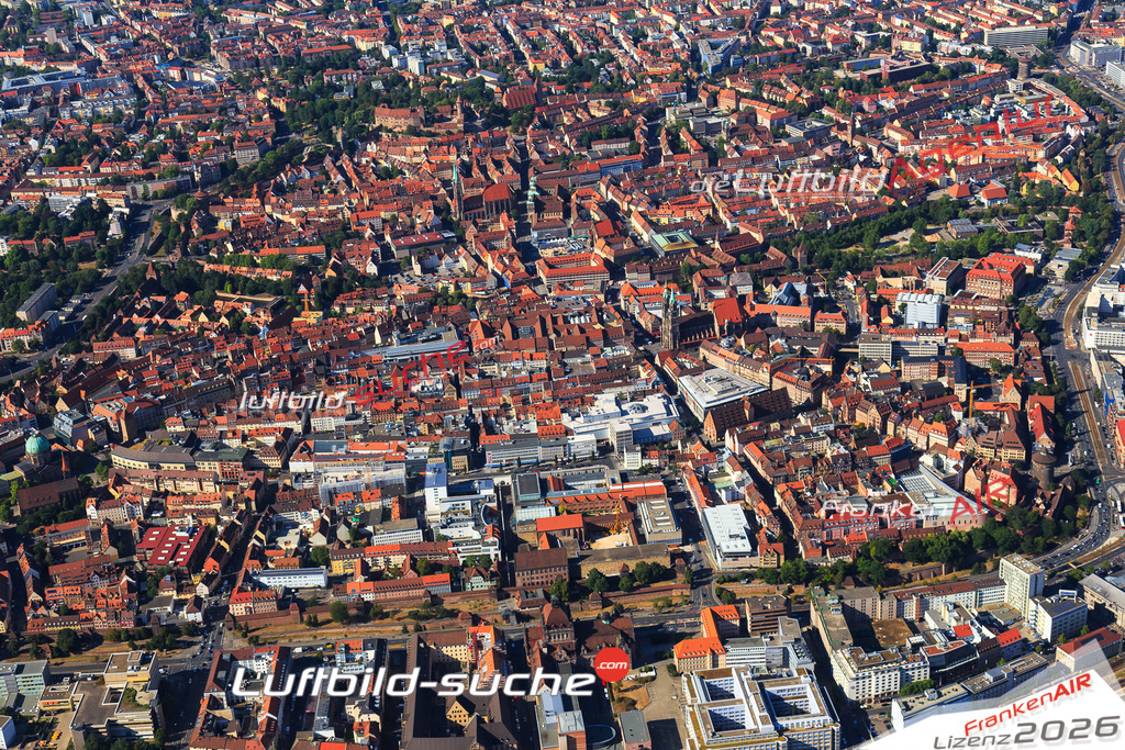 Luftbild von Altstadt Nuernberg - Luftaufnahme wurde 2015 von https://frankenair.de mittels Flugzeug (keine Drohne) erstellt - die Geschenkidee