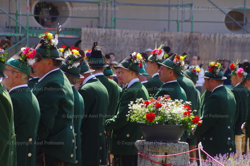 IMGP4685 | fotografiert von Axel PollmannLeonhardi Wallfahrt Benediktbeuern und Murnau, Fronleichnam, Fasching, Landschaft im Loisachtal und Benediktbeuern  - Realisiert mit Pictrs.com