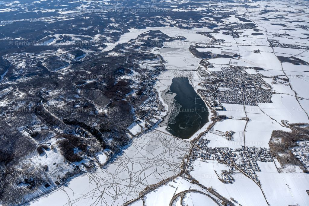 4043674 | GüNNE 13.02.2021 Winterlich schneebedeckte Staubecken und Uferbereiche am Stausee " Möhnsee " in Günne im Ruhrgebiet im Bundesland Nordrhein-Westfalen, Deutschland. Weiterführende Informationen bei: Ruhrverband. // Wintry snowy impoundment and shore areas at the lake " Moehnsee " in Guenne at Ruhrgebiet in the state North Rhine-Westphalia, Germany. Further information at: Ruhrverband. Foto: Gerhard Launer