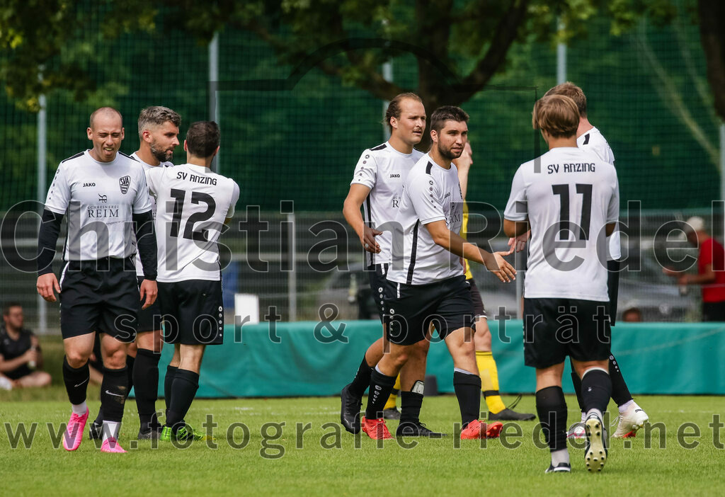 2023-07-23_106_SV_Anzing_gegen_SC_Kirchasch | Anzing, Deutschland, 23.07.2023:
Fußball, Kreisliga 2023 / 2024, Testspiel, SV Anzing gegen SC Kirchasch, Endergebnis: 5:1

Peter Rauch (SV Anzing, #6), Gabriel Hrase (SV Anzing, #3), Andreas Hetzel (SV Anzing, #11)

Foto: Christian Riedel / fotografie-riedel.net