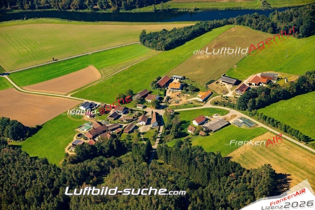 Das Luftbild zeigt : Zenzing Roding - Die Luftaufnahme wurde 2023 vom UL-Flugzeug aus erstellt ( keine Drohne ) - Hochauflösende Luftaufnahme - Für grossformatige Ausdrucke geeignet. Die Geschenkidee !Mit Lizenz und Bildrechte bestellbar