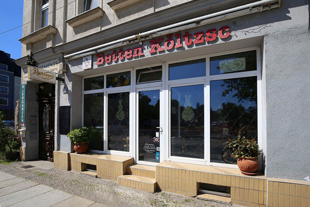 Connewitz - Restaurant Betten Költzsch | Entdecke über 20 Kategorien Leipzig-Motive: Foto-Downloads, hochwertige Poster, Leinwand- & Fine-Art-Prints. Jetzt Lieblingsfoto im Bildlexikon Leipzig Shop bestellen!