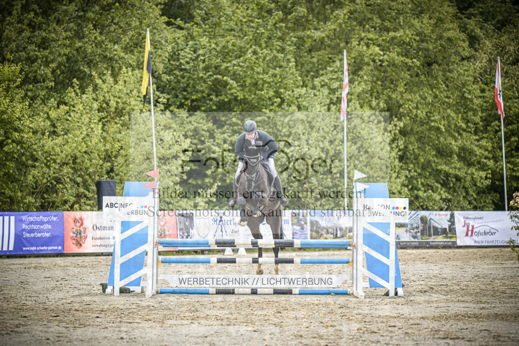 DOS_7617 | Entdecke hochwertige Reitturnierfotos von Foto Oger. Professionell, emotional und authentisch – jetzt Lieblingsmomente im Shop bestellen.Deutschlandweite Turnierfotografie. - Realisiert mit Pictrs.com