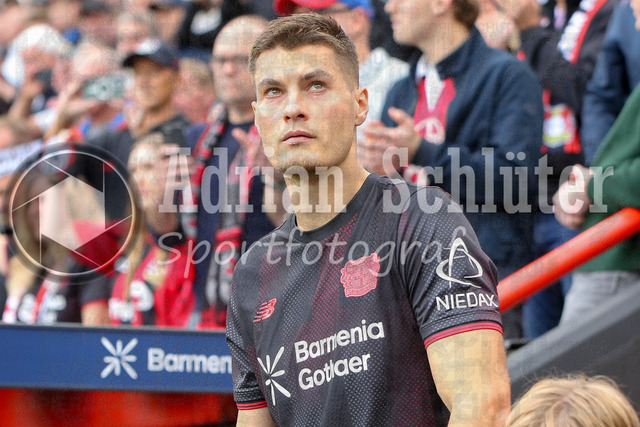 Bayer 04 Leverkusen vs Borussia Mönchengladbach - Bundesliga  | Leverkusen, Deutschland, 21.09.25:   Patrick Schick (Bayer 04 Leverkusen) schaut waehrend des Spiels der Bundesliga zwischen  Bayer 04 Leverkusen vs Borussia Mönchengladbach in der BayArena(Foto von Brauer-Fotoagentur / Adrian Schlueter)