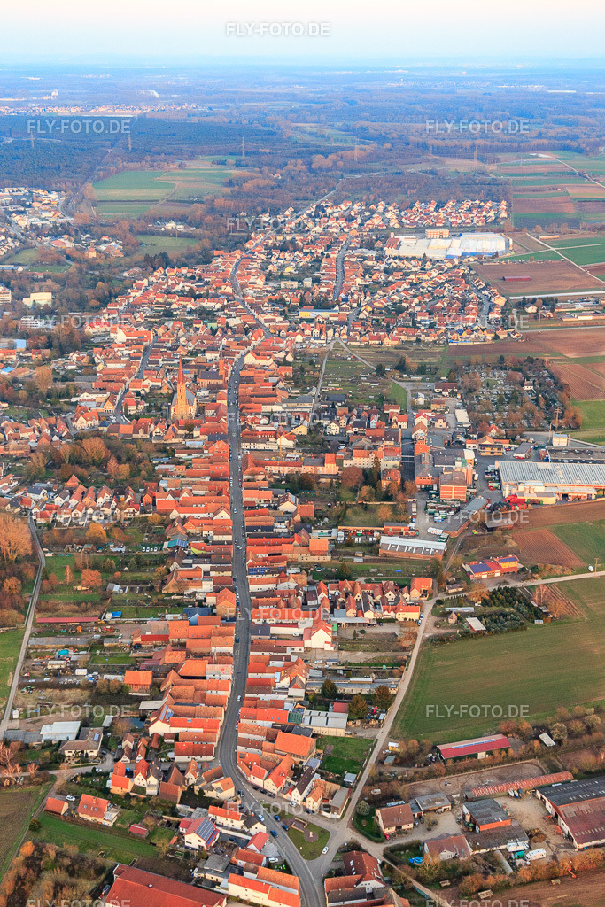 Hauptstraße aus Westen | Luftbild: Hauptstraße aus Westen in Bellheim im Bundesland Rheinland-Pfalz in Deutschland. Foto: IMG_105216.jpg vom 24.03.2018 durch Werner Riehm/FLY-FOTO.de - Realisiert mit Pictrs.com