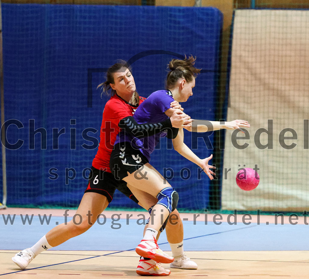 2022-11-05_096_SpVgg_Altenerding_gegen_SpVgg_Erdweg | Erding, Deutschland, 05.11.2022:
Handball, Bezirksoberliga Frauen Altbayern 2022 / 2023, 3. Spieltag, SpVgg Altenerding gegen SpVgg Erdweg, Endergebnis: 27:16

Anna Wallner (SpVgg Erdweg, #6), Julia Kranich (SpVgg Altenerding, #9)

Foto: Christian Riedel / fotografie-riedel.net