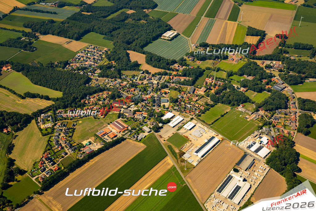 Aktuelles Luftbild von Lüsche Bakum - Die Luftaufnahme wurde 2022 mittels UL-Flugzeug erstellt ( keine Drohne ) - hochauflösende Kamera-Systeme von  Canon -Beste Qualität - Für grossformatige Ausdrucke geeignet. Die Geschenkidee !