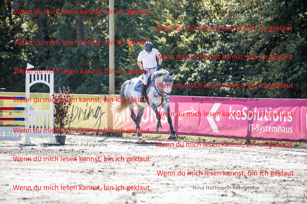 BK1A6427 | Turnierbilder Turnierfotos Nina Hüffmann Turnierfotografie Pferdefotografie Tierzeichnung Haustierzeichnung Pferdezeichnung Hundezeichnung Videograf  - Realisiert mit Pictrs.com