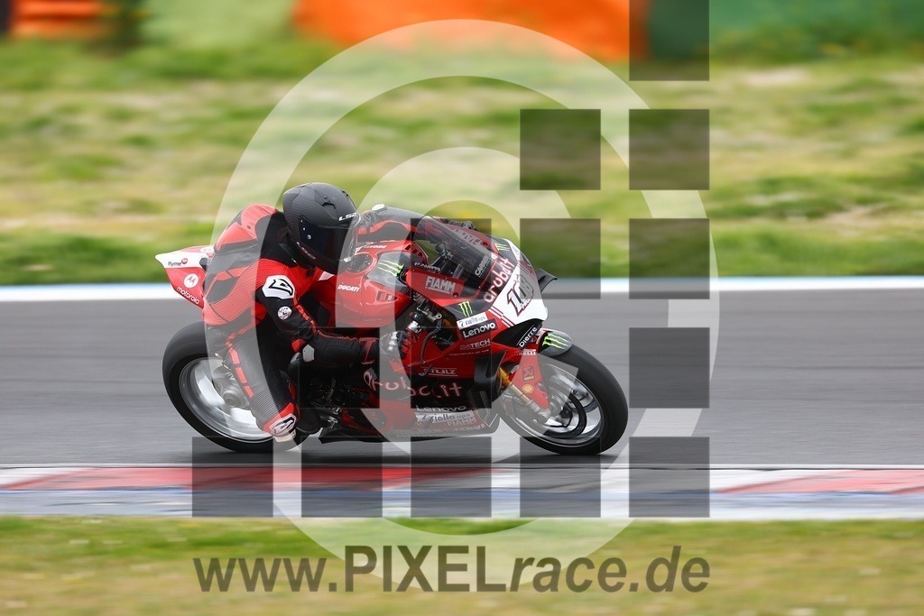 0108-20260402_01190 | Schöne Erinnerungen an spannende Momente - das festzuhalten ist unser Job. PIXELrace.de ist seit 2003 auf den Rennstrecken Europas unterwegs um die Action draußen beim Fahren und die wunderbare Stimmung imm Fahrerlager für euch einzufangen.