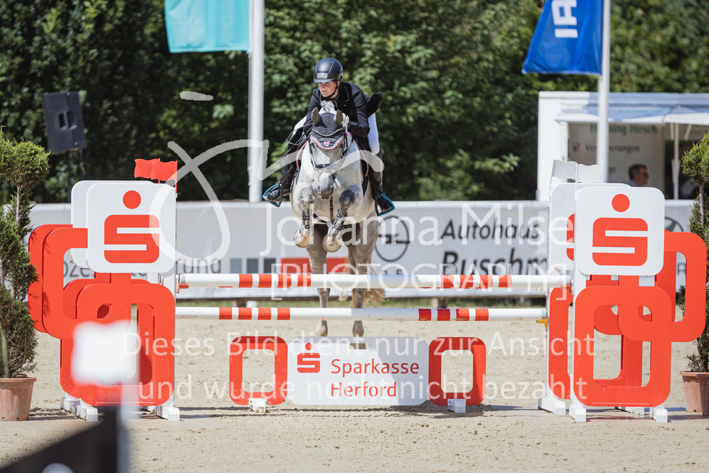 220728_BHO_BronzeTour_L-Stil_1-352 | Deine schönsten Turniermomente als professionelle Fotos! Entdecke hochwertige Pferdesport-Fotografie im Online-Shop. Jetzt Fotos finden & bestellen!