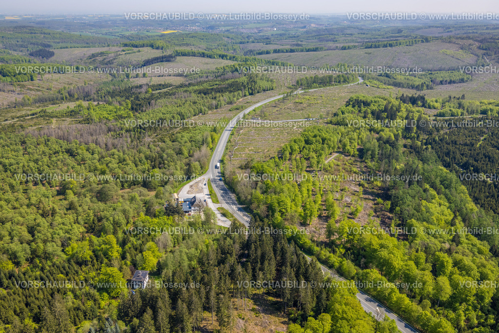 Meschede230500766 | Luftbild, Waldschäden, Gasthaus und Parkplatz Stimmstamm, Mescheder Landstraße, Warstein, Sauerland, Nordrhein-Westfalen, Deutschland