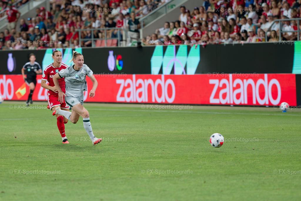 Supercup-Frauen-Bayern-Muenchen-vs-VfL-Wolfsburg 076 | Sportfotos und Eventgalerien von FX-Sportfotografie. Bilder von Fußball, Vereinsveranstaltungen und Events direkt ansehen und als Download bestellen. - Realisiert mit Pictrs.com