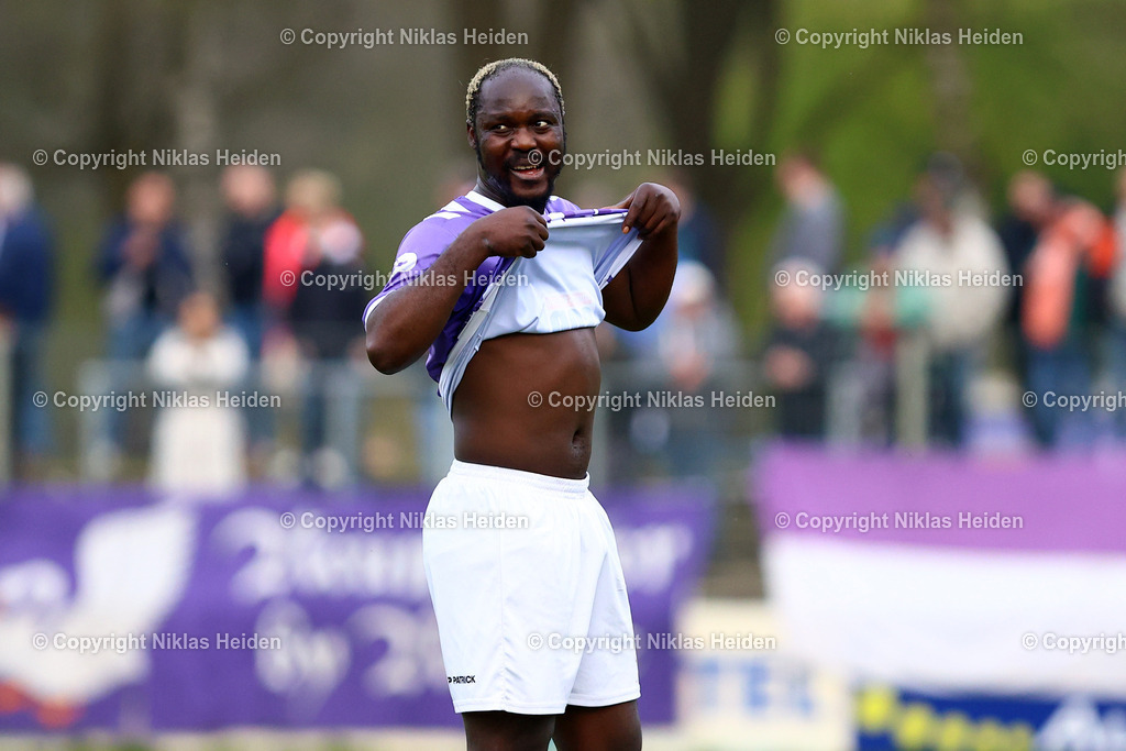 NH_VfRNeumuenster_PSVNeumuenster_FlensOberliga_15042026 | #9 Olamide Adesanya (VfR Neumünster)Fußball I Herren I Flens Oberliga I Saison 2025-2026  I 19. Spieltag I VfR Neumünster - PSV Union Neumünster I 15.04.2026 I VfR Stadion HSP (Grümmi Arena)