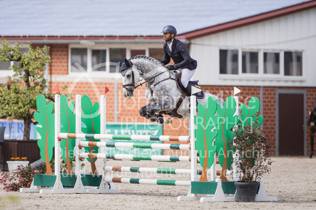 230516_Mühlen_04SprPf-L-425 | Deine schönsten Turniermomente als professionelle Fotos! Entdecke hochwertige Pferdesport-Fotografie im Online-Shop. Jetzt Fotos finden & bestellen!